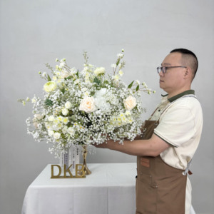 Centros DE MESA DE BODA personalizados de fábrica, decoración de aliento de bebé blanco artificial y Bola de flores rosas para centros de mesa de boda - Product Image 1