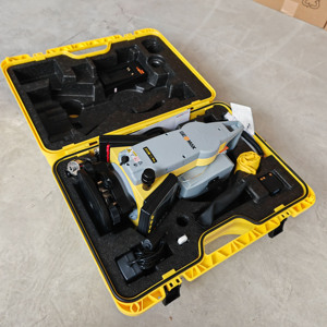 Station totale robotisée Geomax Zoom35 sans réflecteur à double compensation d'axe pour l'arpentage - Product Image 2