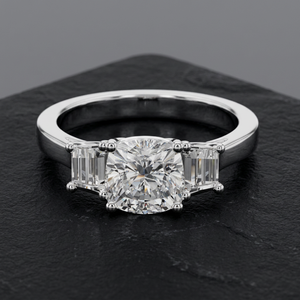 Anillo de compromiso y aniversario unisex de lujo con tres piedras de diamante cultivado en laboratorio con corte cojín, certificado IGI E VVS2, en oro macizo de 14K - Product Image 3