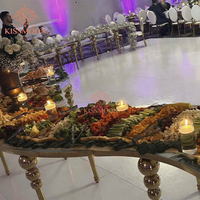 Table de mariage de luxe, cadre en acier inoxydable doré, forme ronde, table serpentine moderne pour les événements