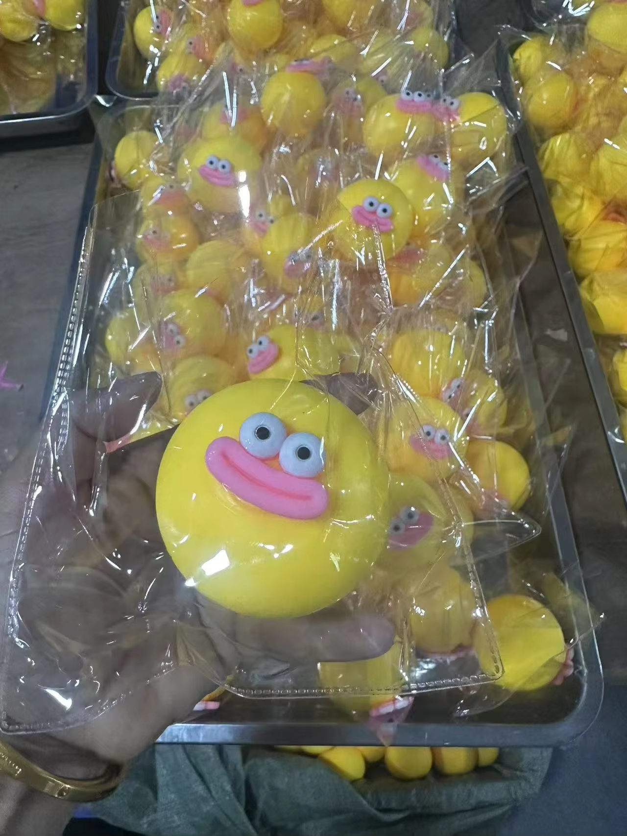 6cm flour big eye monster