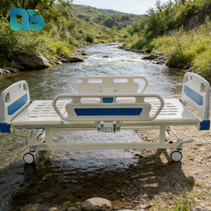 Lit manuel pour équipement hospitalier avec tête et pied de lit en ABS, sommier perforé, <span class=keywords><strong>2</strong></span> barrières de sécurité, manivelles chromées, frein central et 4 roulettes silencieuses - Product Image 3