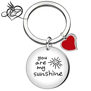 You are My Sunshine-سلسلة مفاتيح على شكل قلب أحمر, هدية للنساء والفتيات ، حلقة مفاتيح من الفولاذ المقاوم للصدأ ، هدايا عيد الميلاد والكريسماس