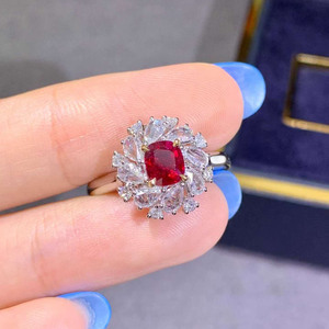 Bague de luxe en or 18 carats avec rubis rouge sang de pigeon non chauffé de 1,01 carat, 28 diamants latéraux et design floral halo, bijou précieux pour femme - Product Image 1