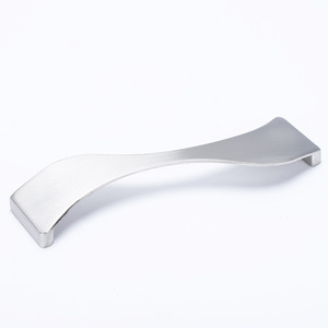 Poignée de porte incurvée de style moderne, poignée de meuble en alliage d'aluminium blanc argenté H-3468, quincaillerie durable pour tiroirs et armoires - Product Image 1