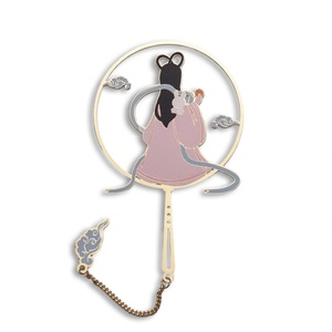 บุ๊คมาร์คโลหะสไตล์ชาติพันธุ์สีทองพร้อมโซ่และจี้  แกะสลักโลโก้พิมพ์ UV CMYK ตามสั่ง - Product Image 1