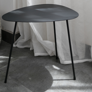 <span class=keywords><strong>Table</strong></span> de canapé d'appoint en fer en forme de <span class=keywords><strong>triangle</strong></span> de style européen conçue pour le salon