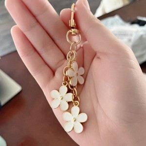 2025 all'ingrosso portachiavi in lega di zinco in metallo colorato con ciondolo fiore fatto da te ciondoli per auto ciondoli per fiori carini accessori regalo - Product Image 2