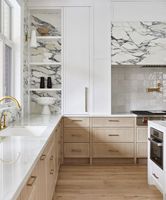 Armoires de cuisine modulaires modernes en chêne blanc finition shaker, robinet en marbre, charnières, taille et couleur personnalisées, finition blanche écologique