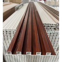 Panneaux muraux en composite bois-plastique WPC 3D modernes, à grain de bois, multi-tailles, en PVC, designs populaires pour la décoration
