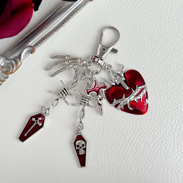 Vintage Red Heart Cross Metal Keychain Unique Skull Niche Bag Charm Accessory Phone Chain
