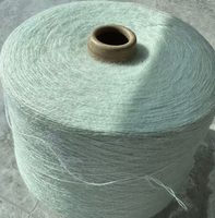 Fil de laine mousseux 58% ACRYLIC 33% POLYESTER 19% VISCOSE, fil teint et brossé, alliant chaleur, résistance, écologie, extensibilité, couture
