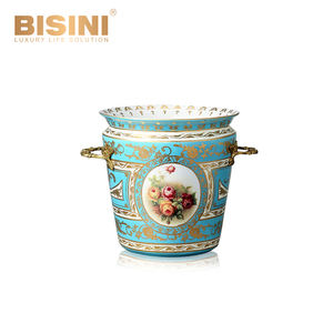 Superbe porcelaine bleue de style baroque français avec cendrier à cigares en cuivre ornement de plateau à motif rose cendrier rectangulaire de bureau - Product Image 6