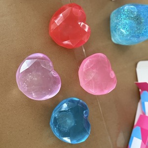 Jouet anti-stress en forme de cœur en sucre de malt à récupération lente, le plus vendu pour adultes, cadeau de relaxation avec options multicolores effet gemme - Product Image 2
