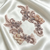 Accessoire de vêtement DIY, applique en dentelle faite à la main de luxe, patch 3D orné de strass et de perles pour la décoration de robes, vendu par paires