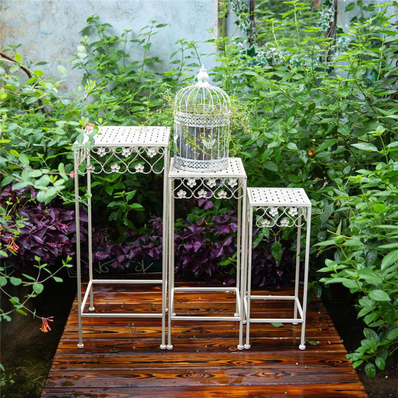 Conjunto de cuadrados florales, tres piezas con patas altas, marco floral - blanco antiguo.