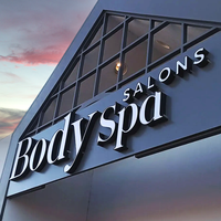 Lettre lumineuse acrylique 3D personnalisée panneau avec logo LED pour la décoration des entreprises de salon de spa