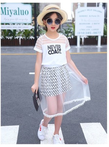 Vêtements pour enfants coréens en gros, ensemble robe et t-shirt en coton imprimé avec lettres pour bébé fille - Product Image 2