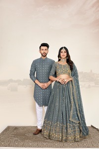 Ce magnifique combo assorti de Lehenga pour homme et femme pour couple de présentation pour la saison des festivals - Product Image 4