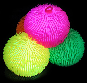 Balle gonflable géante personnalisée de 7 pouces en forme de boule poilue, fabriquée en caoutchouc et plastique durable avec LED lumineuses - Product Image 5