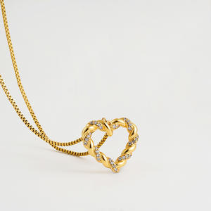 <span class=keywords><strong>Collier</strong></span> torsadé d'amour en zircon micro-incrusté d'or de 18 carats d'acier inoxydable, chaîne de cou de luxe légère chaîne de clavicule de téléphone - Product Image 5