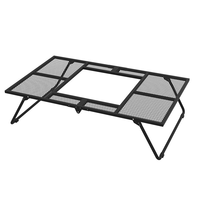 Délicieuses grillades en plein air avec un foyer portable en acier doté d'une hauteur réglable et d'un design pliable pour le camping.