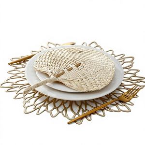 Nouveaux éventails pliants en bois pour mariage - Design moderne, élégant et romantique - Product Image 1