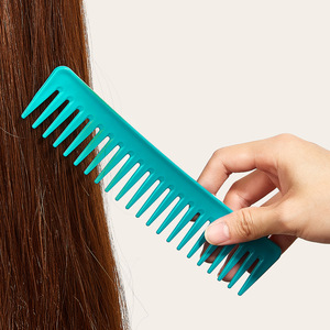Peine de peluquería de plástico con dientes anchos, peine plano para uso en salón, para alisar y peinar - Product Image 3