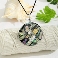 Collier pendentif tête de beauté en nacre de mer profonde en coquille d'ormeau naturel de mode européenne et américaine pour les vacances à la plage
