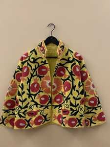 Veste florale brodée Suzani en coton TNT artisanal, style bohème, pour femme, idéale pour le printemps - Product Image 2