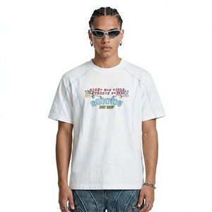Camiseta Blanca Oversize de Hombre con Estampado Gráfico Colorido de Corredores, Estilo Urbano, Cuello Redondo, Manga Corta, de Algodón - Product Image 1