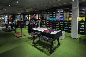 Đồ Nội Thất Hiện Đại Cửa Hàng Bán Lẻ Treo Tường Thể Thao Giày Hiển Thị Giá Đỡ Với Ánh Sáng LED - Product Image 6