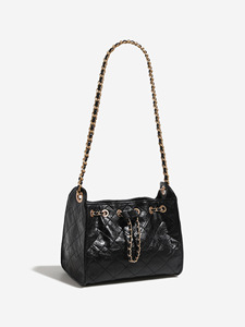 Sac fourre-tout élégant en cuir PU noir avec cordon de serrage et chaîne, matelassé de luxe, fermeture ouverte, pour femme, OEM ODM - Product Image 1