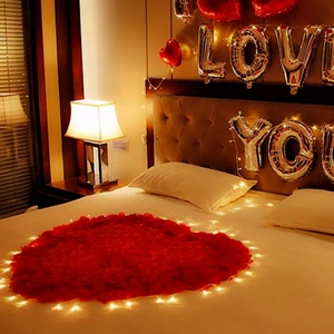 Pétales de rose artificiels en plastique, pièce unique, pour cadeaux, artisanat, décoration de couple, lune de miel, voyage, hôtel, accessoire de demande en mariage DIY, présentation - Product Image 1