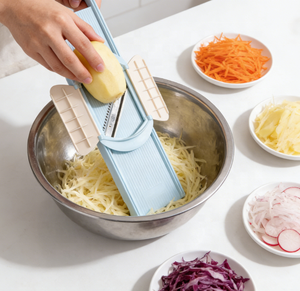 Trancheuse à légumes julienne <span class=keywords><strong>XL</strong></span> Premium 4,0 mm avec protection brevetée pour une découpe rapide et sûre de diverses légumes - Product Image 1