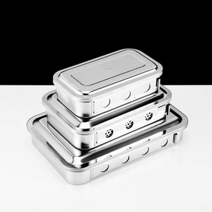 กล่องฆ่าเชื้อสแตนเลสทรงสี่เหลี่ยมพร้อมฝาปิดและรูสำหรับเก็บยา ขนาด 21 ซม. สำหรับใช้ในโรงพยาบาล - Product Image 1