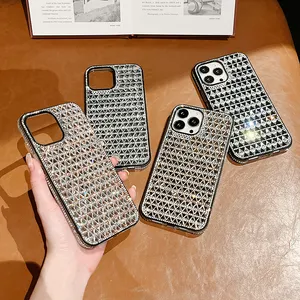 Penjualan Laris Baru Casing Telepon Glitter Berlian Kaca Kristal 3D untuk iPhone 13 Por Max Cover Casing dengan Logo Logam Kustom