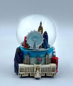 Globe à neige personnalisé avec les monuments de Londres : design Union <span class=keywords><strong>Jack</strong></span> avec bus rouge et garde royale - Ornement cadeau - Product Image 4