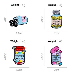 Broche créative et mignonne <span class=keywords><strong>en</strong></span> forme de flacon de médicament avec lettres anglaises, accessoire de décoration pour sac à dos et vêtements, badge - Product Image 5