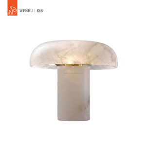 Lámpara de Mesa Contemporánea de Alabastro Español con Base de Latón para Hotel, Villa o Sala de Estar - Product Image 1