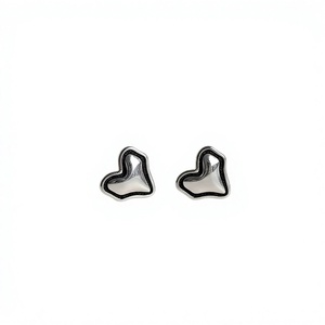 Pendientes de Plata 925 con Forma de Corazón, Chapados en Rodio, Minimalistas, Unisex, para Uso Diario - Product Image 1