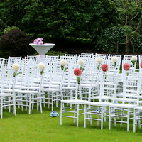 Chaises de réception de luxe en acier argenté, style Chiavari, pour événements, fêtes, mariages, hôtels, en Chine, finition mate blanche