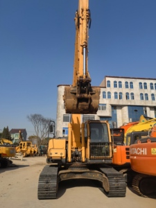 Excavatrice Hyundai 220lc-9s d'occasion machine à un bon prix en stock à vendre - Product Image 5