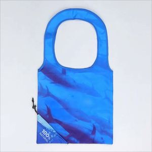 Sac de supermarché pliable personnalisé en RPET avec impression numérique intégrale, réutilisable, en polyester, motif fraise triangulaire et lettres - Product Image 4