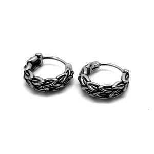 Pendientes de aro yunique de acero de titanio con diseño de plumas, joyería unisex para fiestas, otoño 2024 - Product Image 1