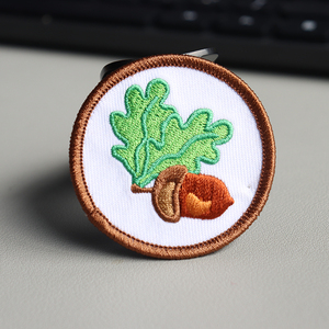 Badges brodés personnalisés en gros pour usine, thermocollants pour vestes en jean, motifs en tissu, perles, design carton, forme personnalisée durable et gratuite - Product Image 1