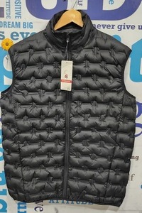 Wholesale Supply Sleeveless Mens Designer Jacket Outerwear For Casual Streetwear Travel And Party Styling Indian Supplier - Product Image 6