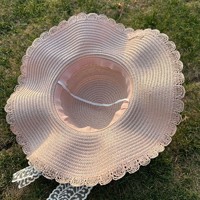 Sombrero de Paja para Mujer con Borde Ondulado, Protección UV, Plegable, para Playa y Vacaciones de Verano, Venta al por Mayor, Personalizable con Lazo de Encaje
