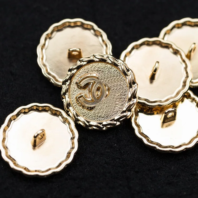 CC фирменные пуговицы для женщин