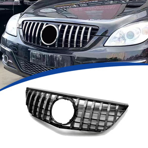 ฝาครอบกระจังหน้า Mercedes-Benz B-Class W245 GT แบบแนวตั้ง สีดำเงา พร้อมแถบสีเงิน สำหรับกันชนหน้า - Product Image 1